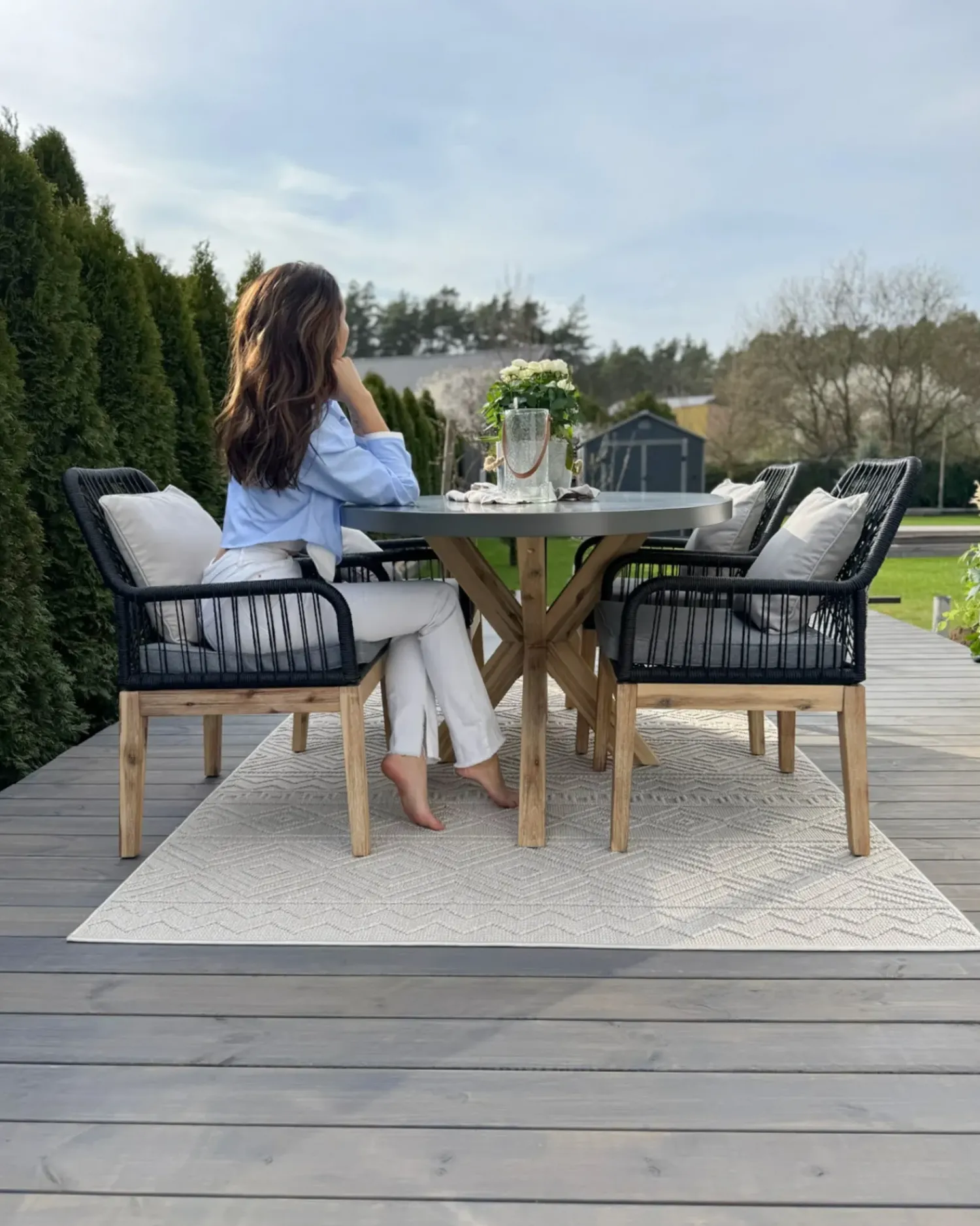 Clearance Beliani Set da pranzo da giardino 4 posti ORISTANO con cuscini Cemento Nero Marrone Grigio Nero