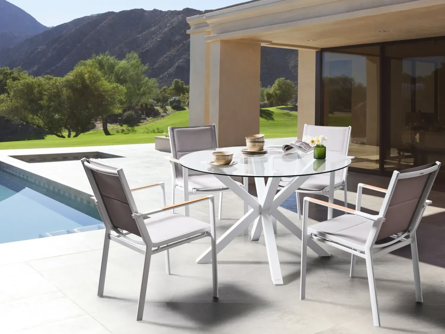 Online Beliani Set da pranzo da giardino 4 posti MALETTO/BUSSETO Metallo Bianco Bianco Grigio Marrone Trasparente