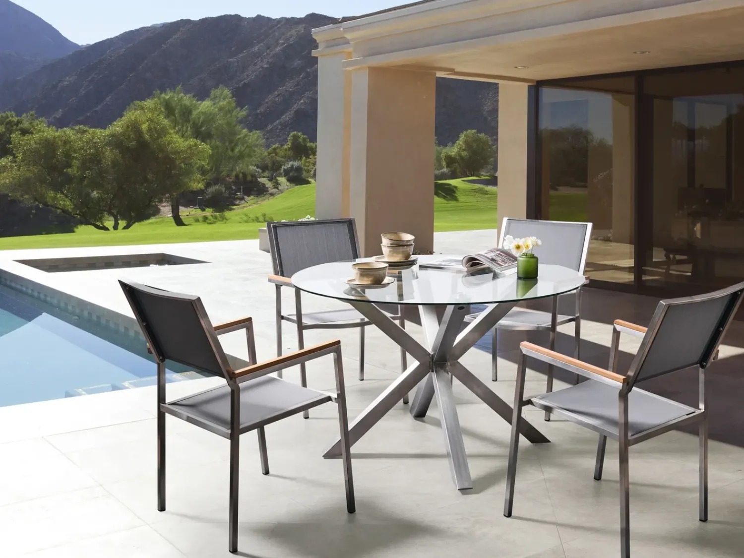 Beliani Set da pranzo da giardino 4 posti MALETTO/GROSSETO Acciaio inox Argento Argento Marrone Trasparente