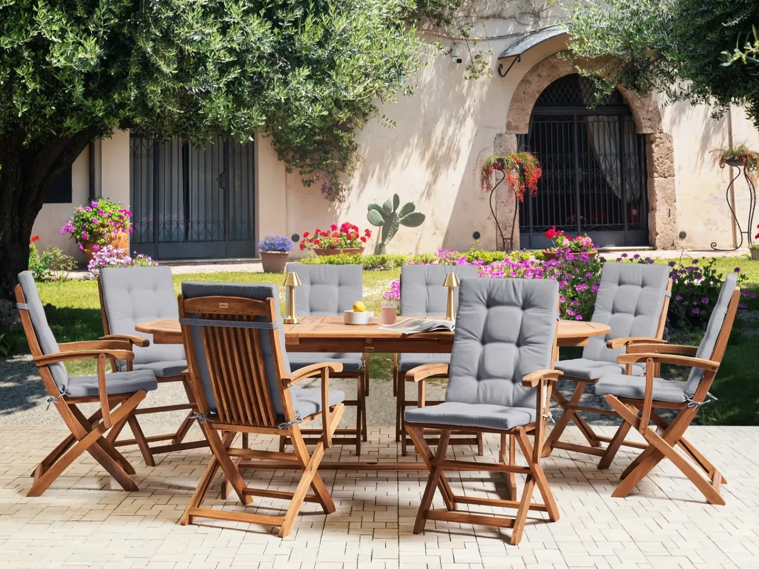 Outlet Beliani Set da pranzo da giardino 8 posti MAUI PREMIUM Legno d'acacia Grigio chiaro Grigio Marrone