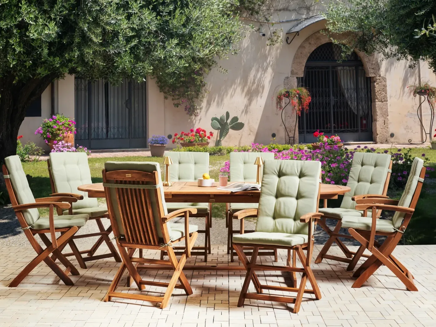 New Beliani Set da pranzo da giardino 8 posti MAUI PREMIUM Legno d'acacia Verde chiaro Marrone Verde
