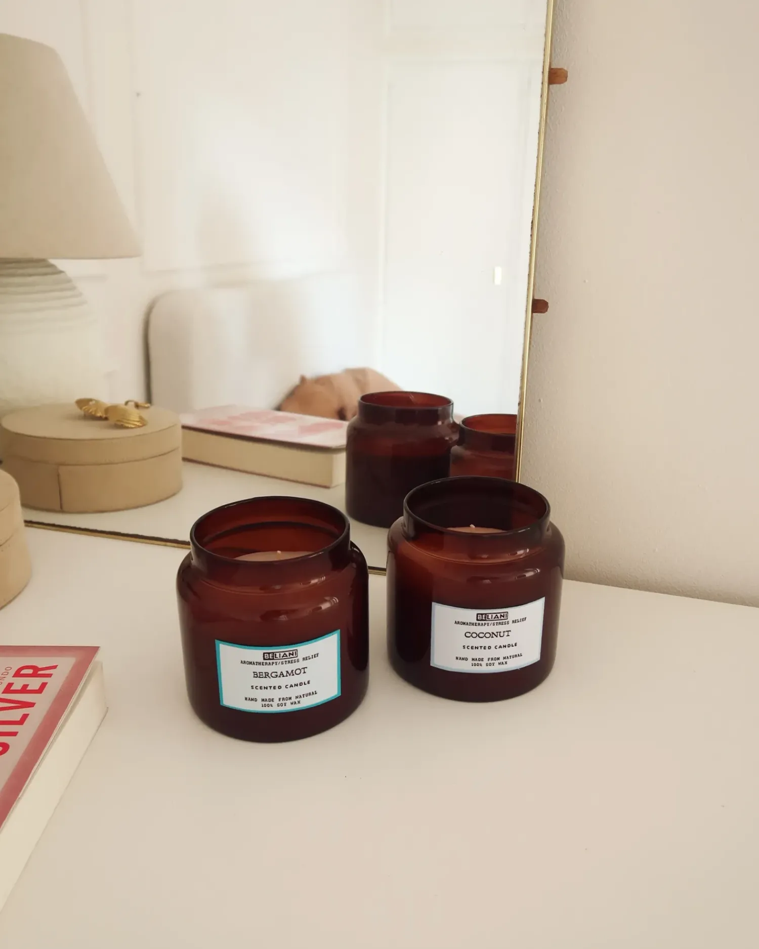 Sale Beliani Set di 2 Candele Profumate ABSOLUTE ALCHEMY Cera di Soia Note fresche Marrone