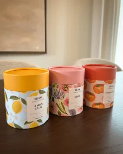 Best Beliani Set di 3 Candele Profumate COLORFUL BARREL Cera di Soia Note orientali Note di erba Note floreali Giallo Arancione Rosa