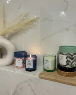 Discount Beliani Set di 3 Candele Profumate COLORFUL BARREL Cera di Soia Note fresche Note floreali Blu Verde