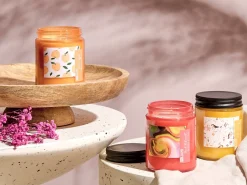 Outlet Beliani Set di 3 Candele Profumate FRUITY BLOOM Cera di Soia Note fruttate Giallo Arancione Rosso