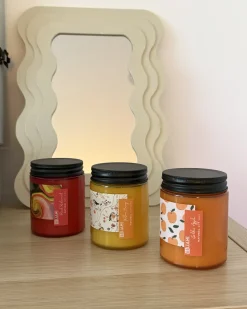 Outlet Beliani Set di 3 Candele Profumate FRUITY BLOOM Cera di Soia Note fruttate Giallo Arancione Rosso