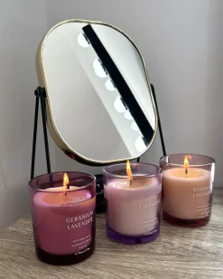 Best Beliani Set di 3 Candele Profumate SHEER JOY Cera di Soia Note floreali Rosa Rosso Viola