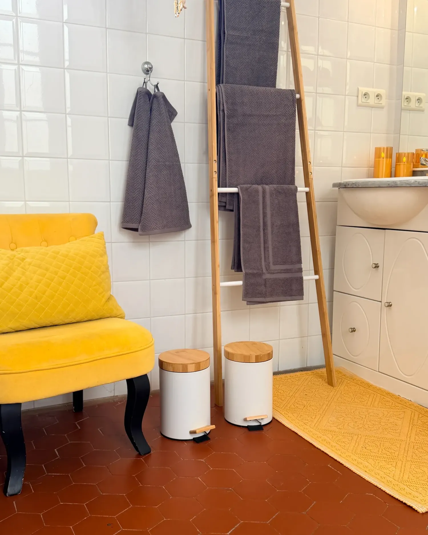 Hot Beliani Set di 2 cestini per i rifiuti 3 L ECOSMART Metallo Bianco Bianco Marrone