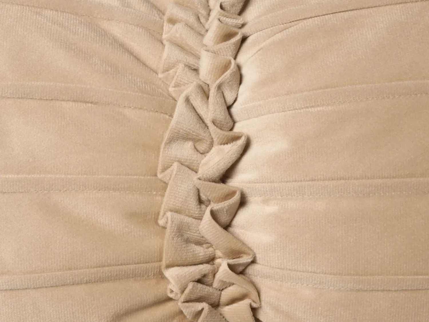 Best Beliani Set di 2 cuscini BELLE Velluto 30 x 50 cm Tinta unita Beige
