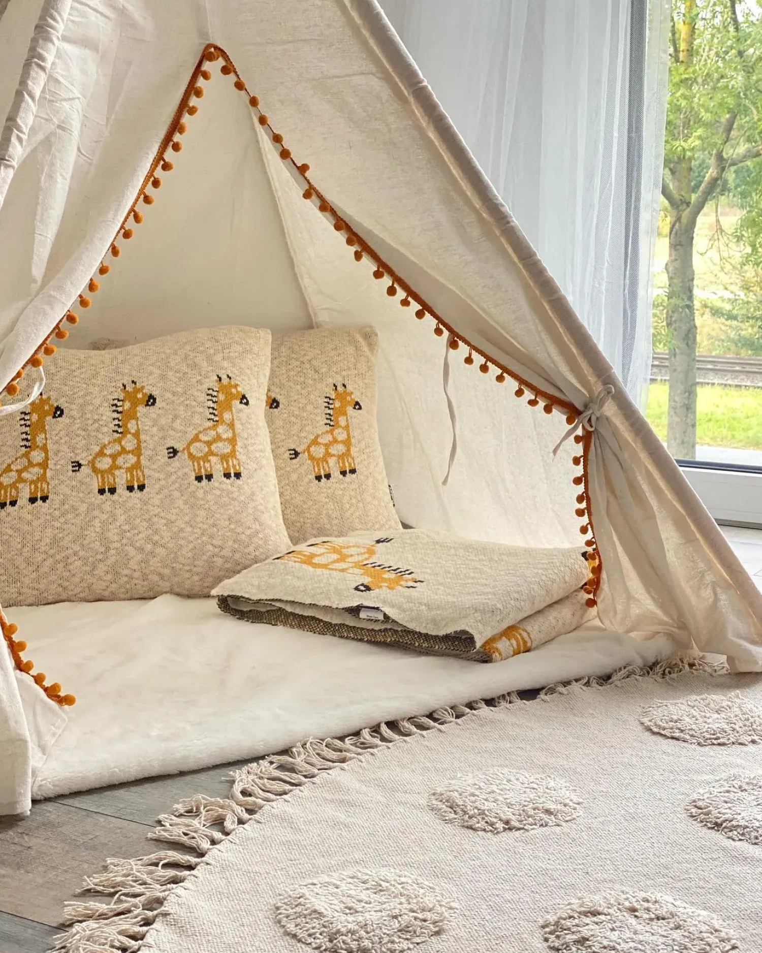 Outlet Beliani Set di 2 cuscini CHILARI Cotone 45 x 45 cm Beige Beige Giallo