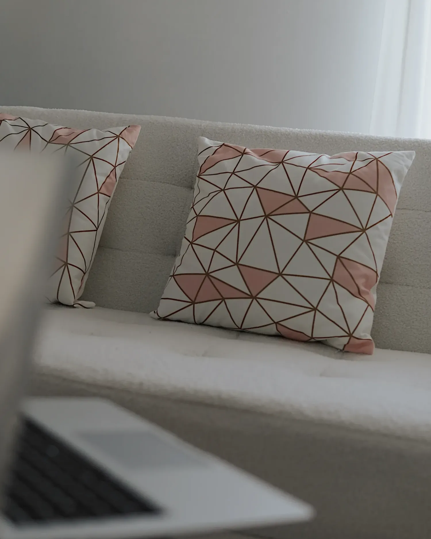 New Beliani Set di 2 cuscini CLARKIA Cotone 45 x 45 cm Rosa Trama geometrica Bianco Oro Rosa