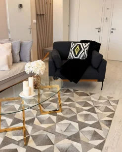 Beliani Set di 2 cuscini COLEUS Cotone 45 x 45 cm Nero Trama geometrica Bianco Oro Nero