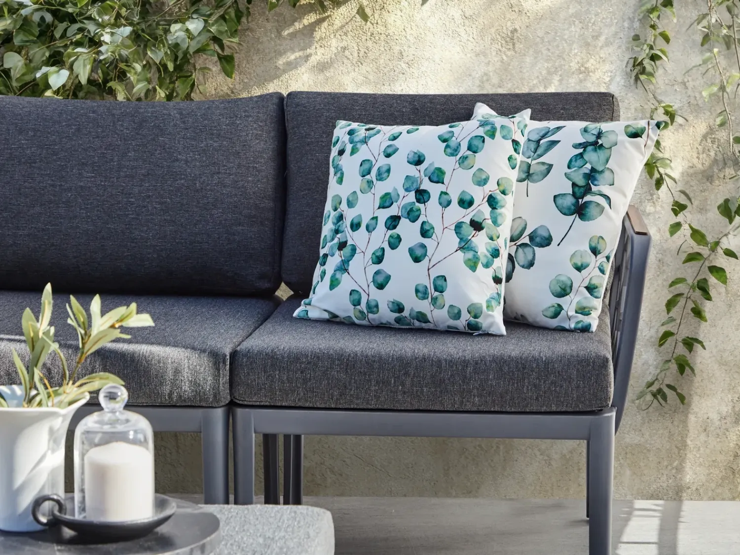 Outlet Beliani Set di 2 cuscini da esterno BOSQUE Trama di piante 45 x 45 cm Verde Bianco Verde