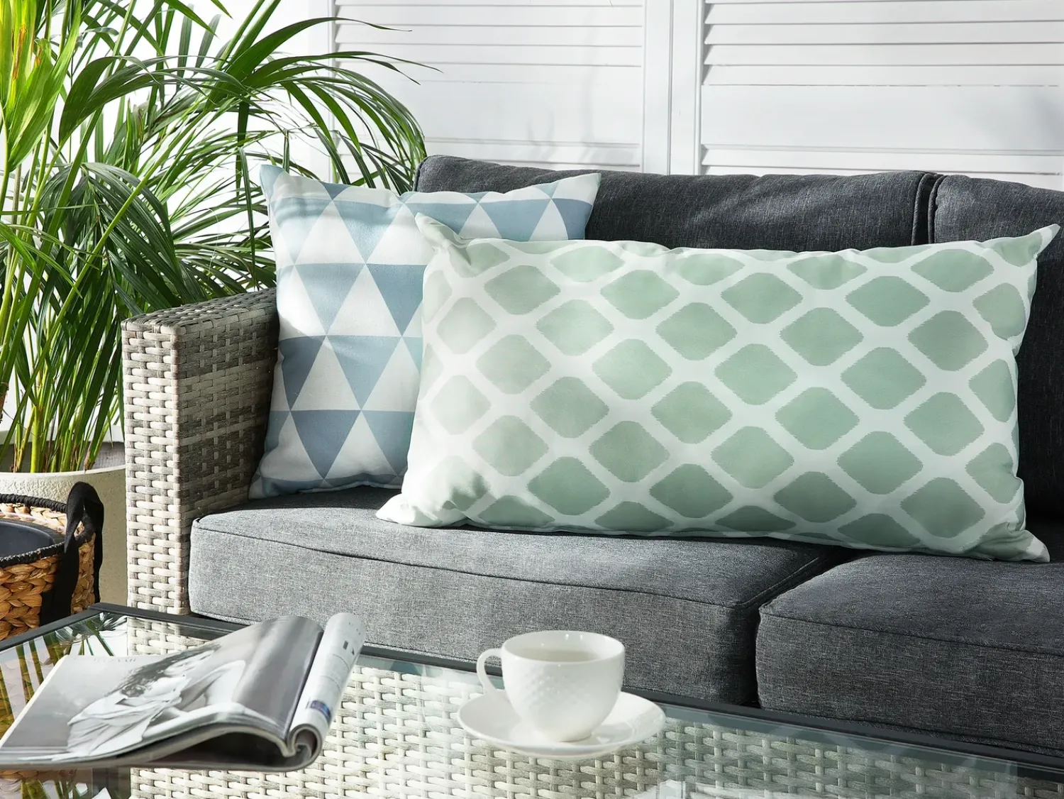Outlet Beliani Set di 2 cuscini da esterno KALAMOS Trama geometrica 40 x 70 cm Verde menta Bianco Verde
