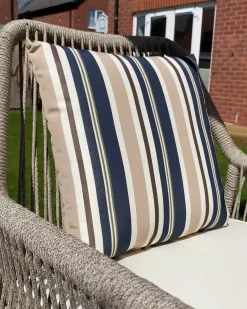 Beliani Set di 2 cuscini da esterno KASTOS A strisce Tortora Beige Blu Marrone Multicolore