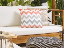 Outlet Beliani Set di 2 cuscini da esterno LAGARO Trama Chevron 45 x 45 cm Multicolore Arancione Bianco Grigio Rosso Multicolore