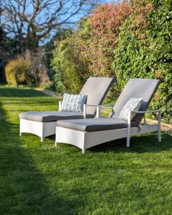 Clearance Beliani Set di 2 cuscini da esterno LOANO Trama di piante Verde Bianco Verde