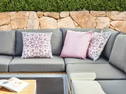 Hot Beliani Set di 3 cuscini da esterno SAMMIT Trama orientale 45 x 45 cm Multicolore Beige Rosa Multicolore Viola