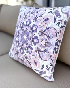 Hot Beliani Set di 3 cuscini da esterno SAMMIT Trama orientale 45 x 45 cm Multicolore Beige Rosa Multicolore Viola