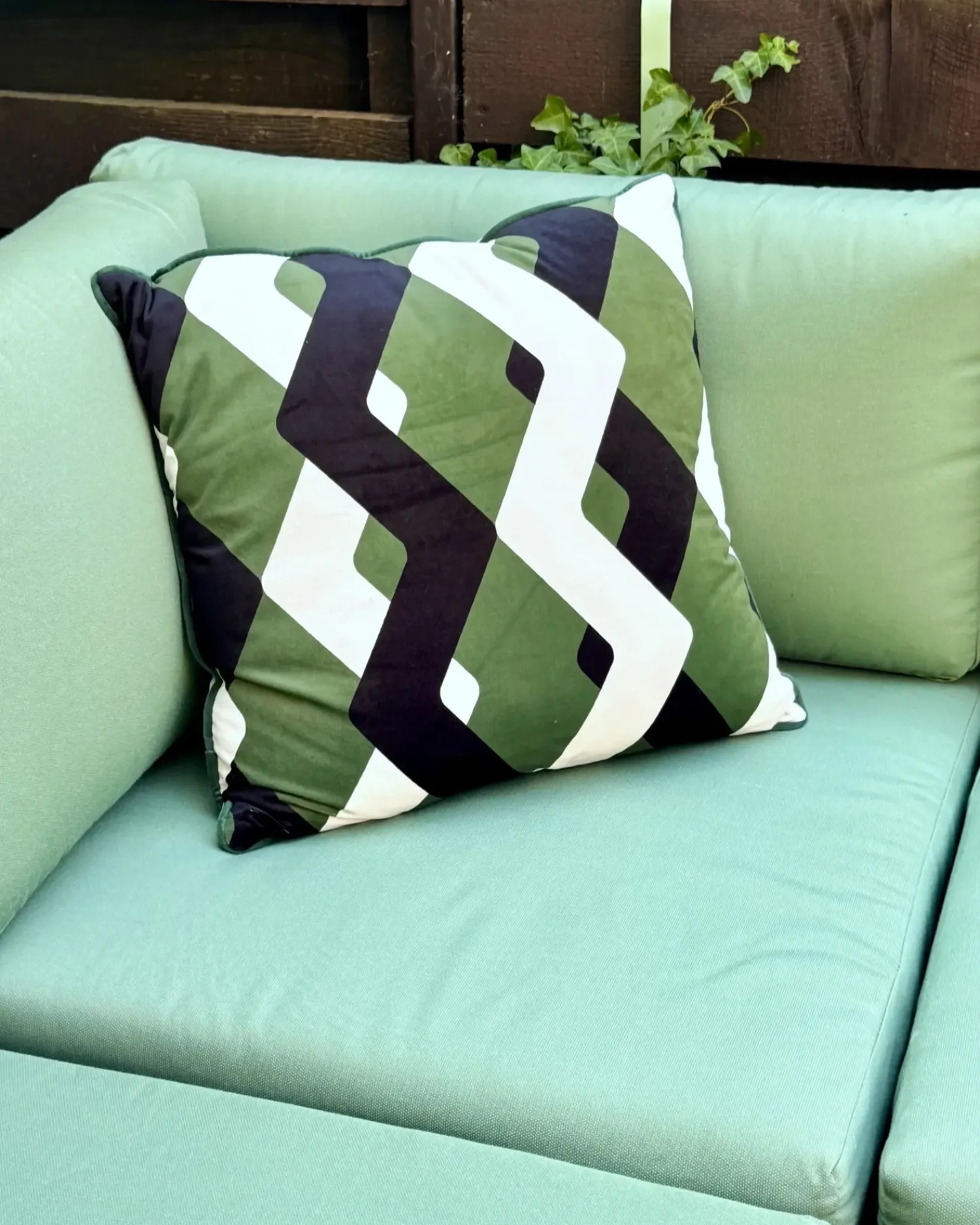 Hot Beliani Set di 2 cuscini da esterno SWAY Trama geometrica Multicolore Bianco Multicolore Nero Verde