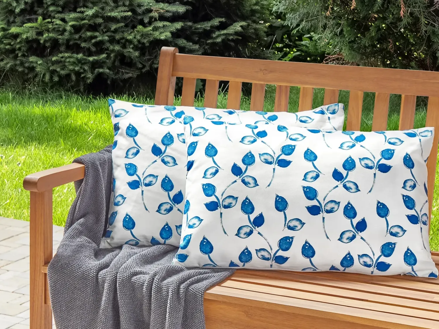 Best Beliani Set di 2 cuscini da esterno TORBORA Trama di piante Bianco Blu