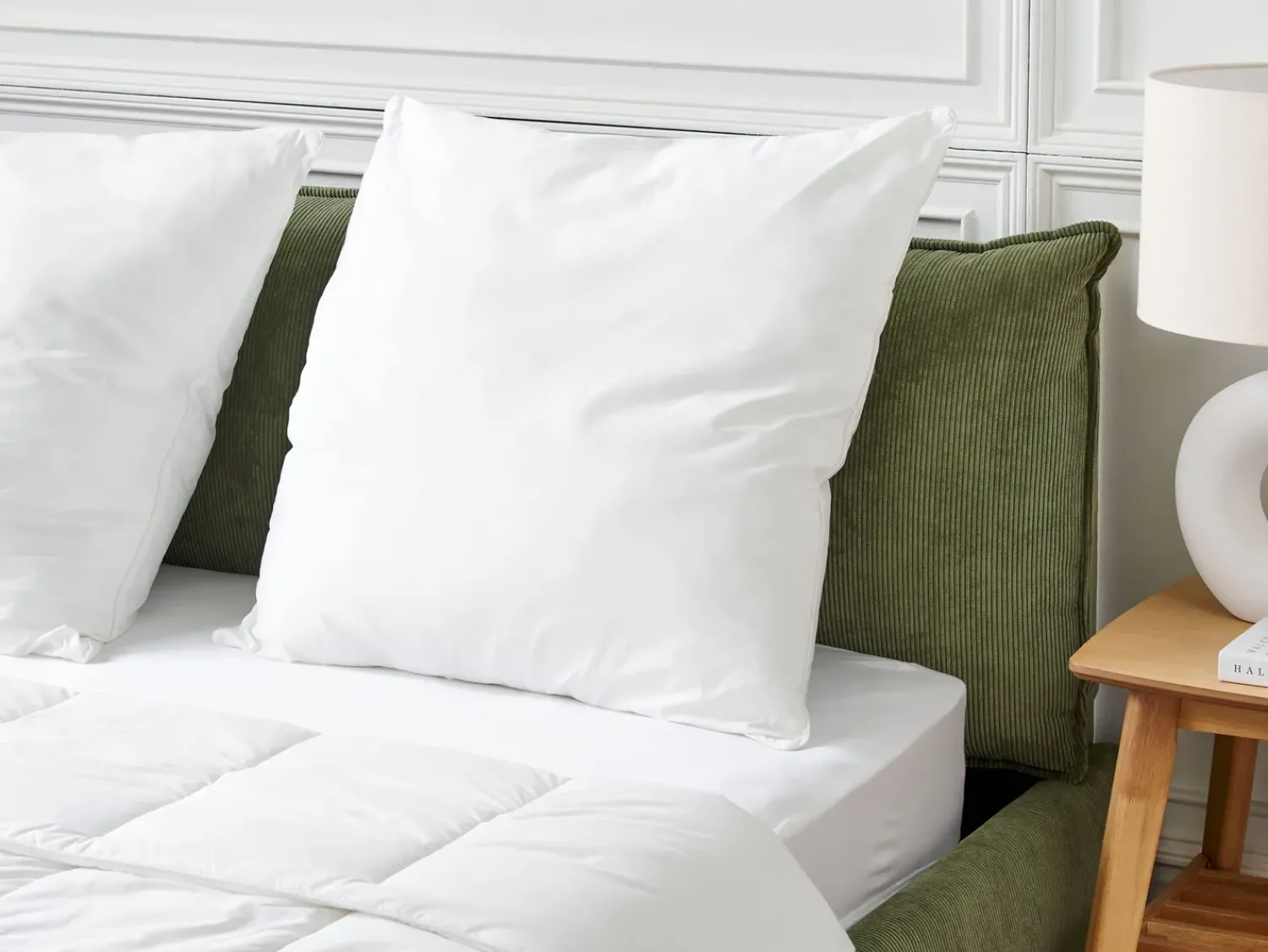 Sale Beliani Set di 2 cuscini da letto TRIGLAV Basso Poliestere 80 x 80 cm Bianco