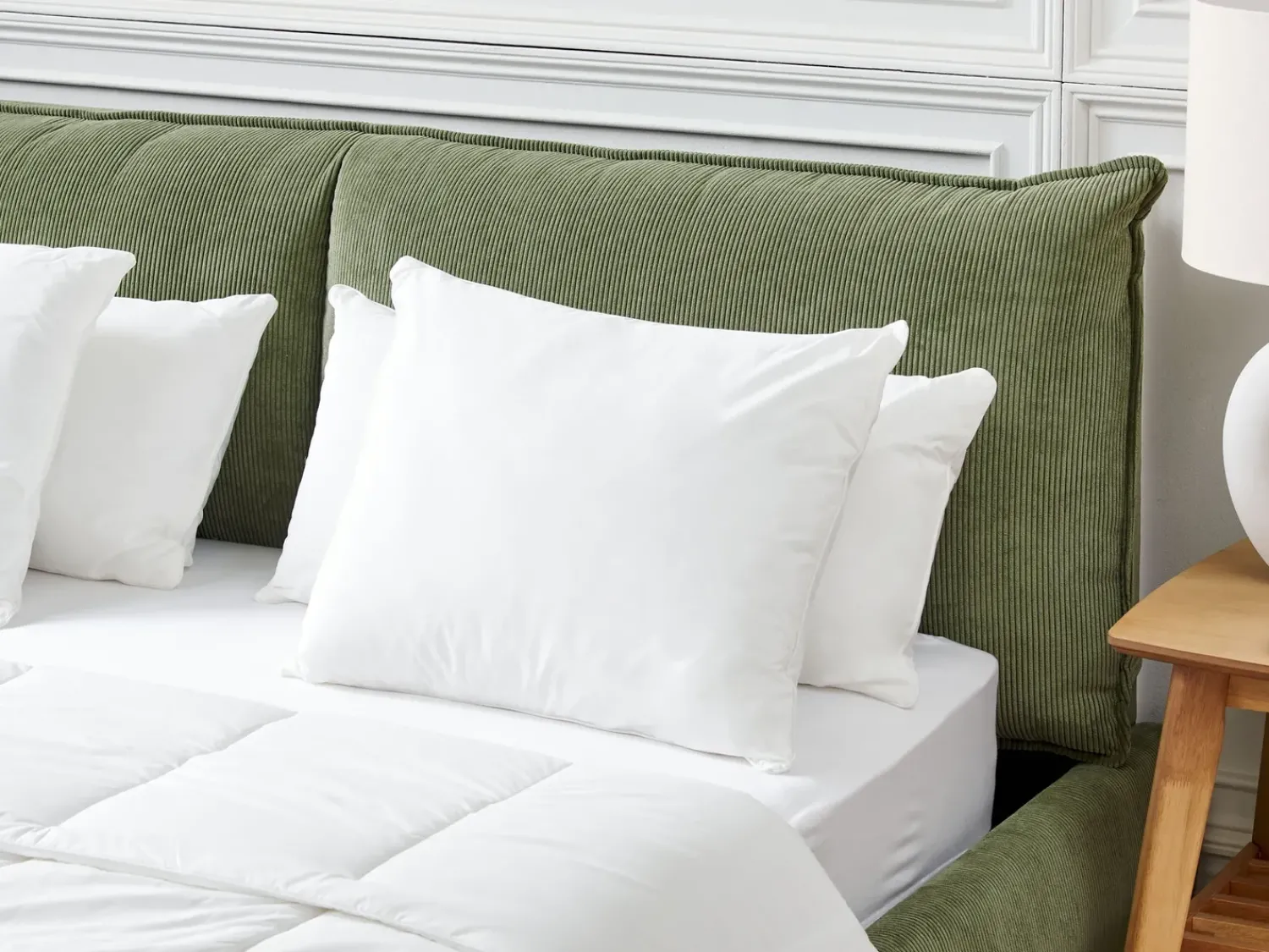 Hot Beliani Set di 2 cuscini da letto TRIGLAV Alto Poliestere 50 x 60 cm Bianco