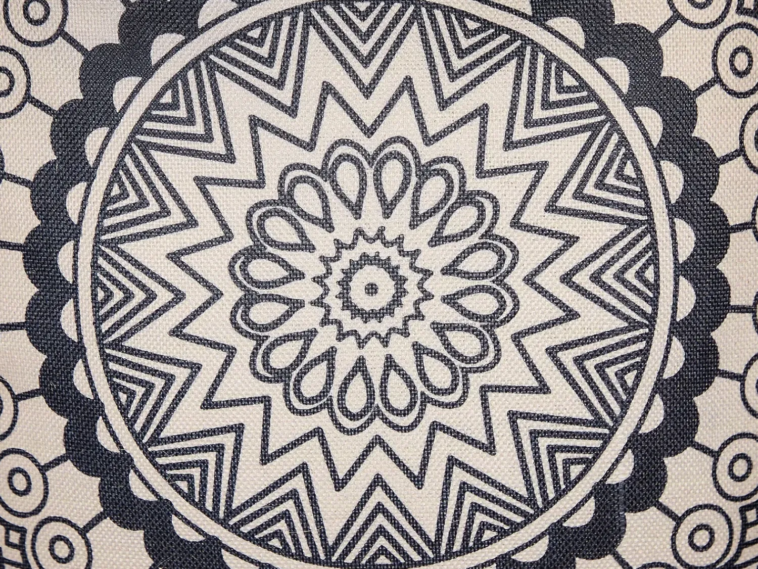 Beliani Set di 2 cuscini GERANIUM 45 x 45 cm Nero Trama orientale Beige Nero