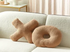 Outlet Beliani Set di 2 cuscini HESPERIS Bouclé chiaro Tinta unita Marrone