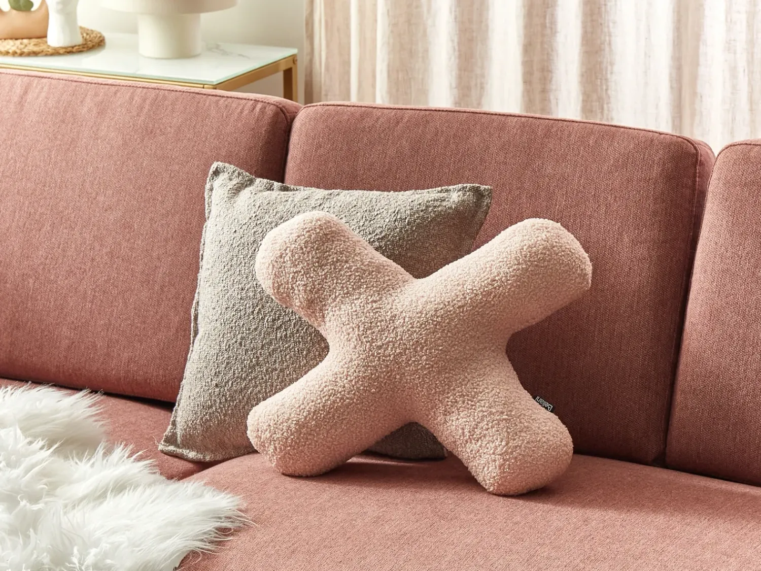 Outlet Beliani Set di 2 cuscini HESPERIS Bouclé pastello Tinta unita Rosa