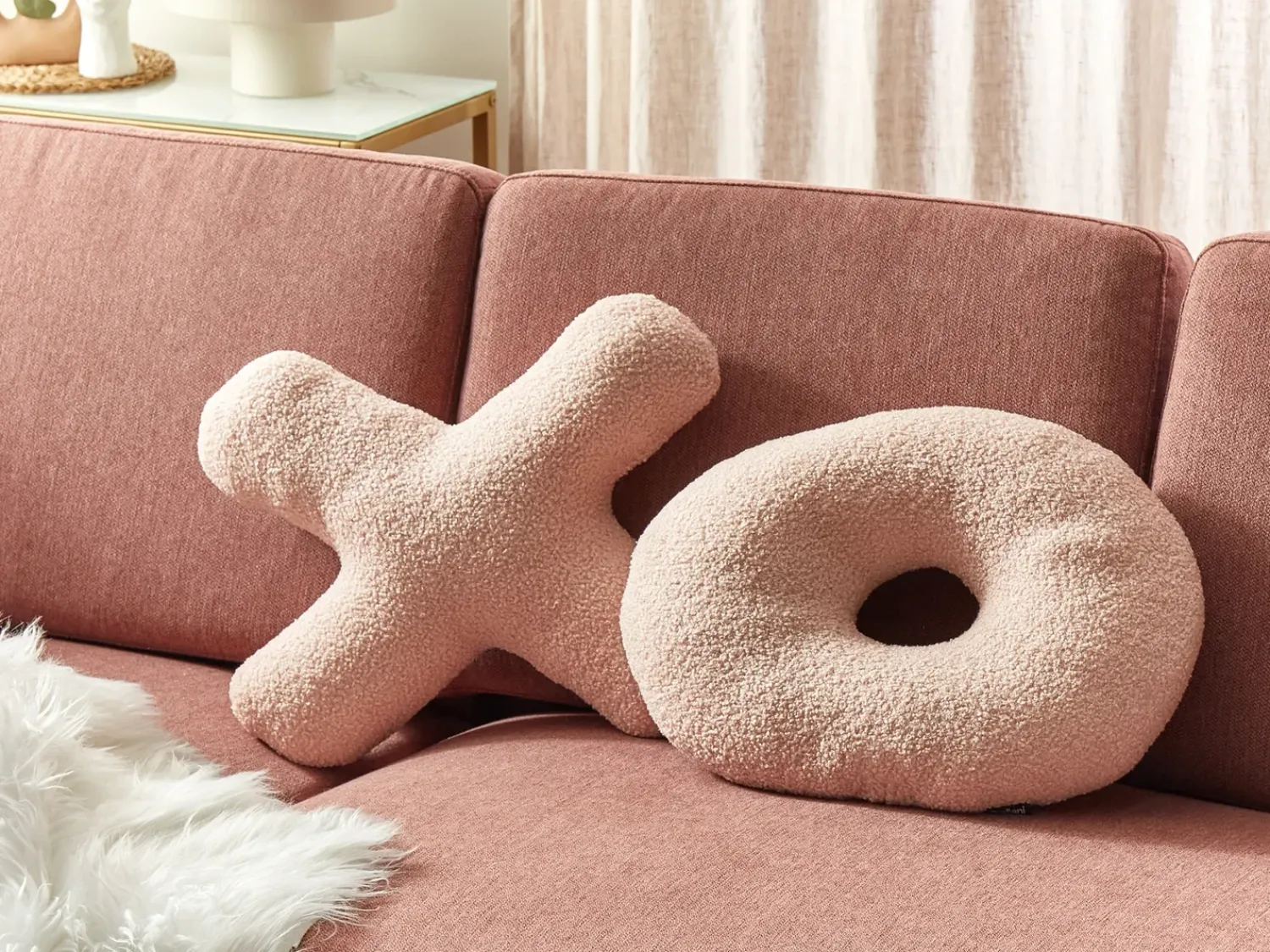 Outlet Beliani Set di 2 cuscini HESPERIS Bouclé pastello Tinta unita Rosa
