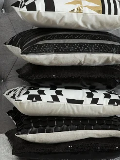Best Beliani Set di 2 cuscini LOBELIA Pelle sintetica 45 x 45 cm Nero Tinta unita Bianco Nero