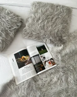New Beliani Set di 2 cuscini LUBHA Finta pelliccia 42 x 42 cm chiaro Tinta unita Grigio