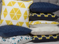 Clearance Beliani Set di 2 cuscini MUSCARI Cotone 45 x 45 cm Giallo Blu Trama Ikat Bianco Blu Giallo Multicolore