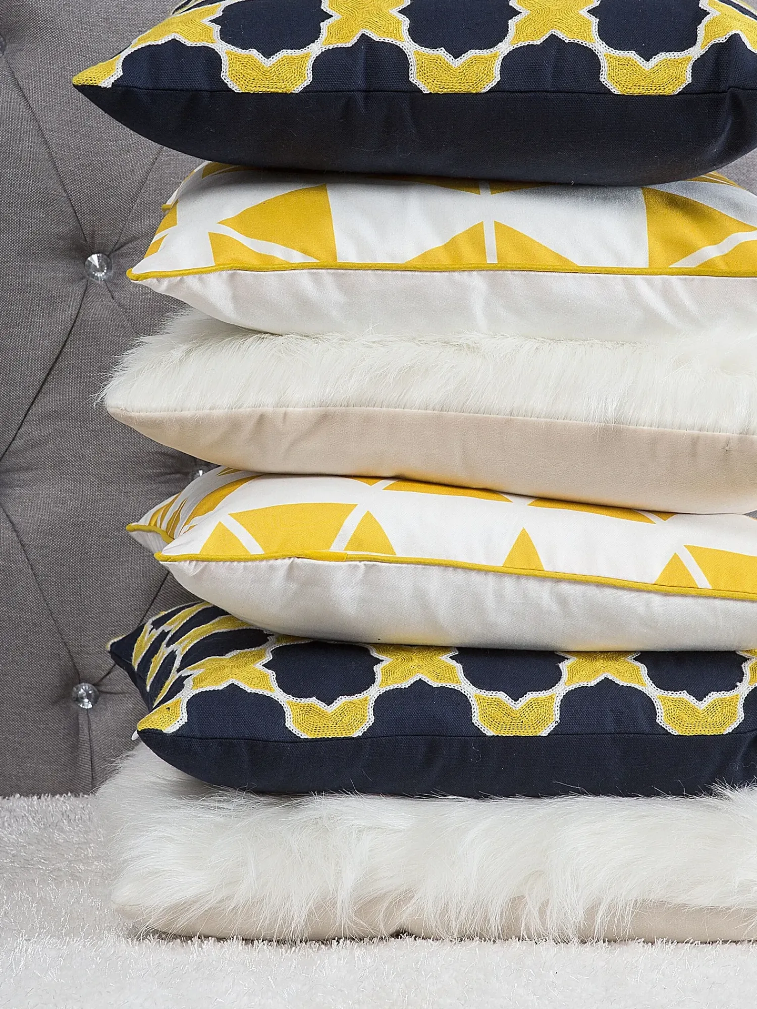 Clearance Beliani Set di 2 cuscini MUSCARI Cotone 45 x 45 cm Giallo Blu Trama Ikat Bianco Blu Giallo Multicolore