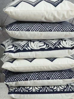 Beliani Set di 2 cuscini NEMESIA Cotone 45 x 45 cm Blu scuro Trama Ikat Bianco Blu