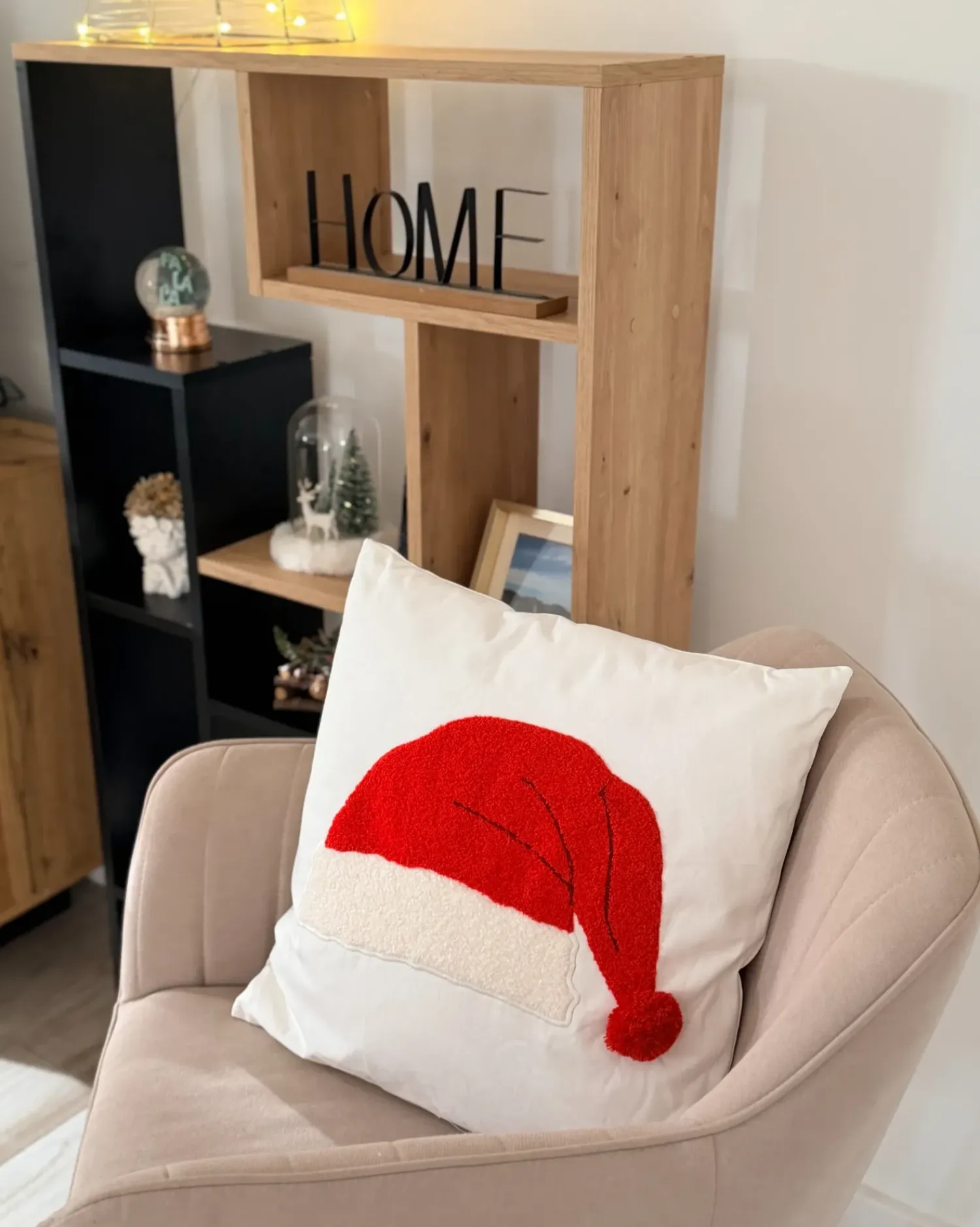 Beliani Set di 2 cuscini PRETZEL Cotone 45 x 45 cm Bianco Modello natalizio Bianco Rosso