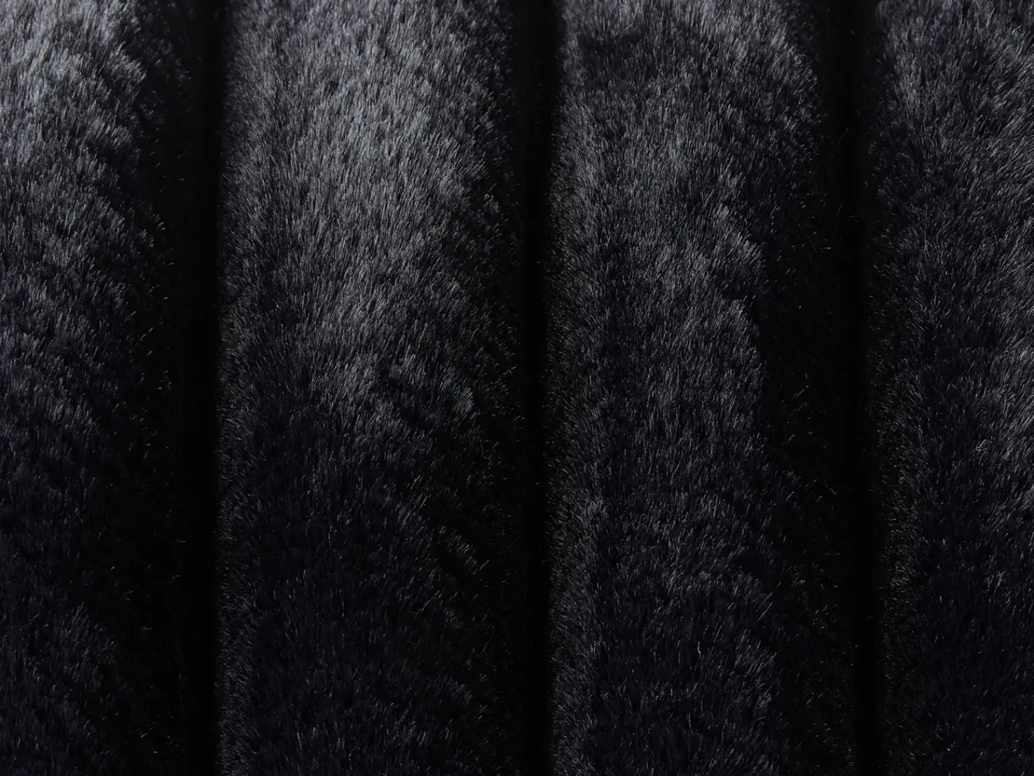 Sale Beliani Set di 2 cuscini RAKYA Finta pelliccia 45 x 45 cm Nero A strisce Bianco
