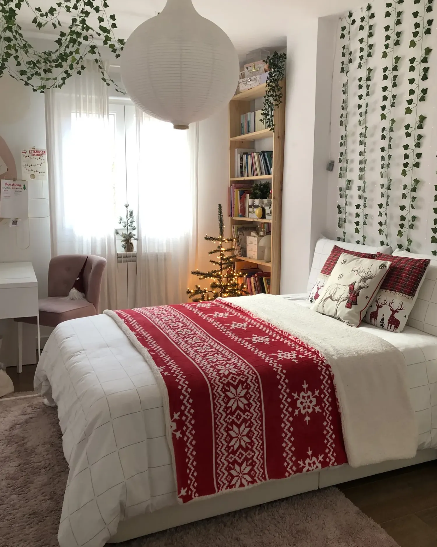 Clearance Beliani Set di 2 cuscini ROBBIE 45 x 45 cm Rosso Modello natalizio Bianco Rosso