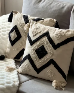Outlet Beliani Set di 2 cuscini SARACA Cotone 45 x 45 cm Nero/Beige Trama geometrica Beige Nero