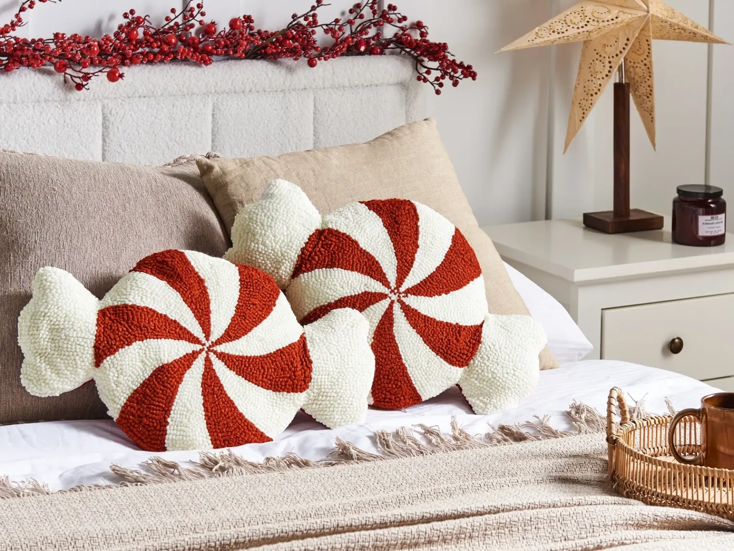 Sale Beliani Set di 2 cuscini SPIRAL CANDY Bouclé 35 x 58 cm Bianco Modello natalizio Bianco Rosso