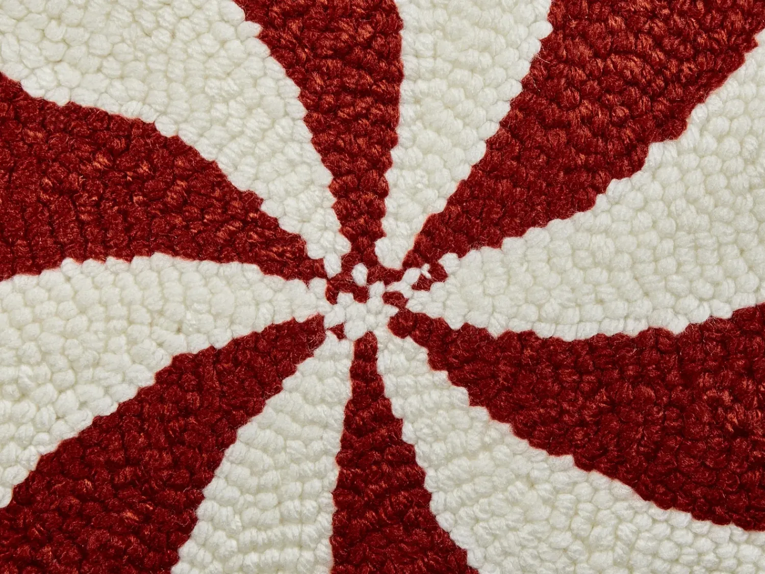 Sale Beliani Set di 2 cuscini SPIRAL CANDY Bouclé 35 x 58 cm Bianco Modello natalizio Bianco Rosso