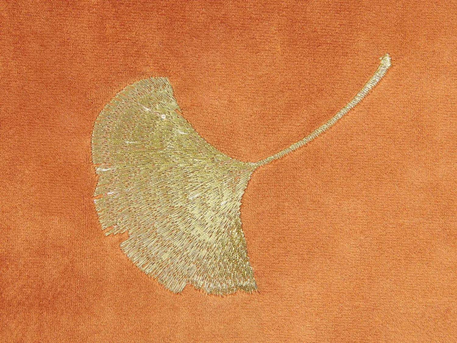 Beliani Set di 2 cuscini TULIP Velluto 45 x 45 cm Arancione Trama di piante Arancione Oro