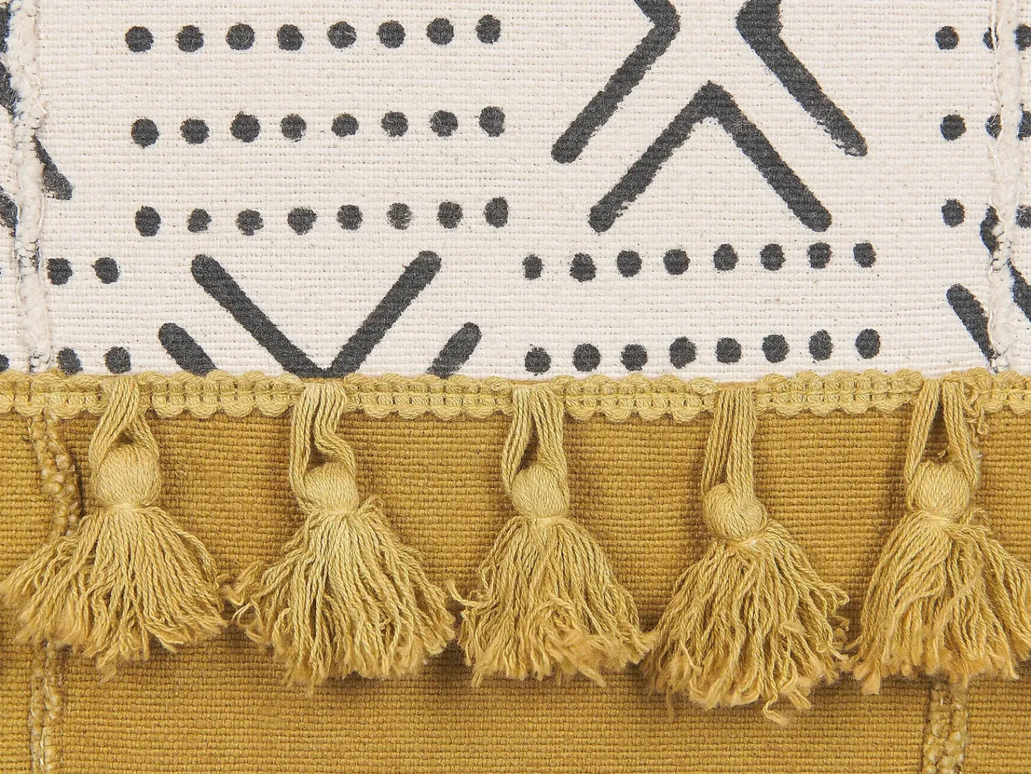 Clearance Beliani Set di 2 cuscini WOODI Cotone 45 x 45 cm Giallo Bianco Trama geometrica Bianco Bianco Nero