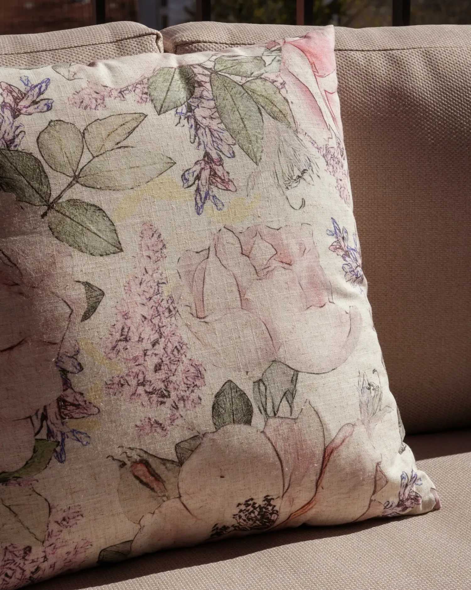 Beliani Set di 2 cuscini ZAHRIYE 45 x 45 cm Viola Trama floreale Viola Multicolore
