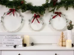 New Beliani Set di 3 decorazioni da appendere LED KEITELE Ghirlanda 25/30/35 cm Bianco Bianco Rosso Verde