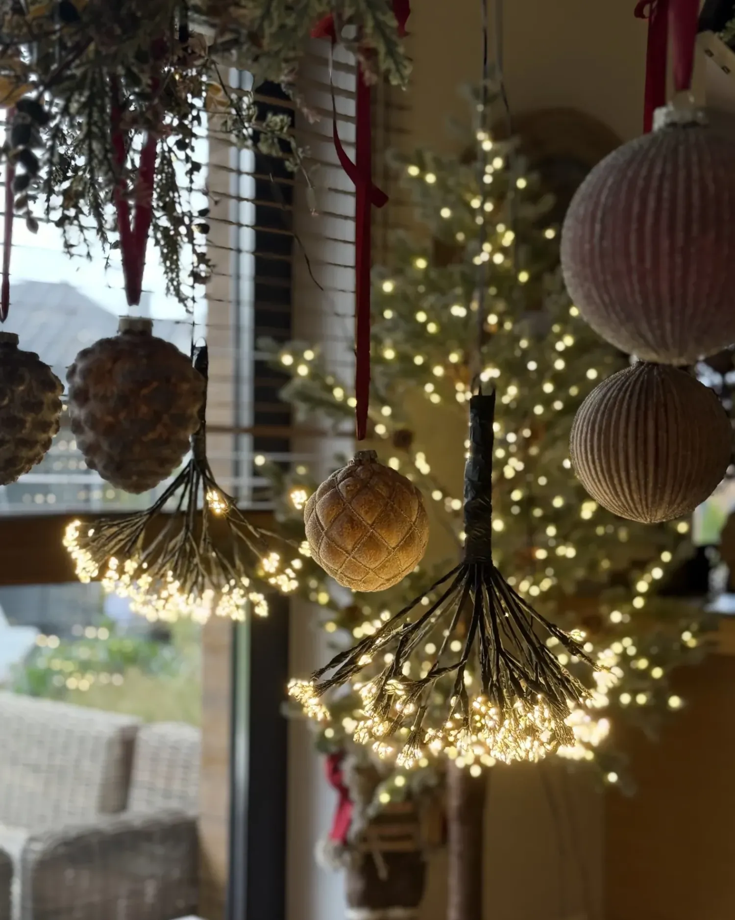 Discount Beliani Set di 2 decorazioni da appendere LED RACKSTA Vischio 30/25 cm Nero