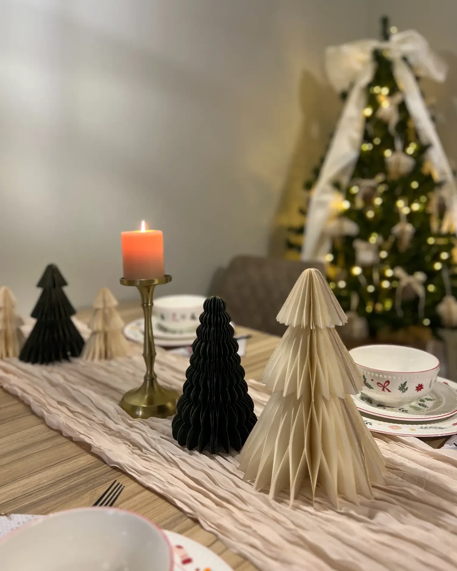 Beliani Set di 5 decorazioni natalizie VORMA Albero di Natale 25 cm Beige/Verde Beige Verde