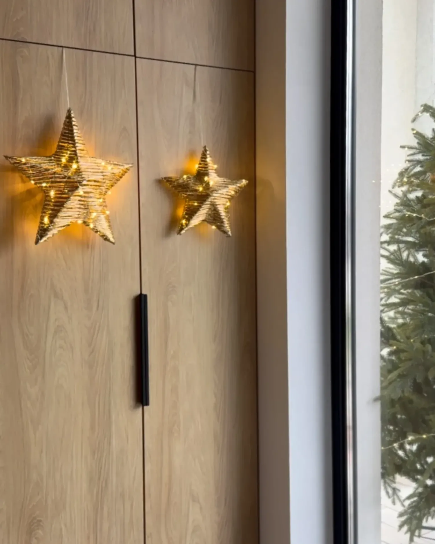Online Beliani Set di 2 decorazioni natalizie LED HAMPEN Stella 24/30 cm Oro