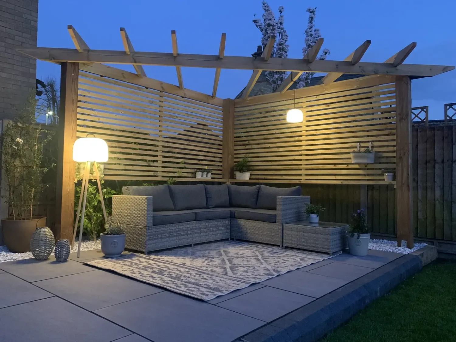 Outlet Beliani Set di divani angolari da giardino 4 posti AVOLA Lato Sinistro Rattan sintetico (PE) Grigio